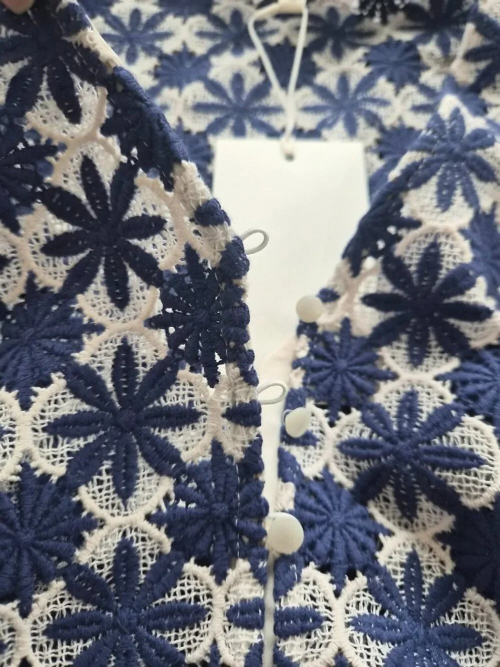 *NWT* [Sezane] Emma Embroidered Blouse, Size 38/6 - Picture 5 of 9